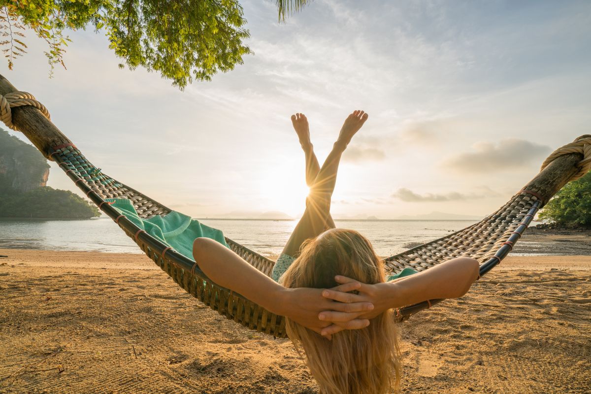 Den Energiespeicher am Strand auffüllen.